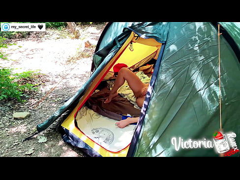 ❤️ ថតដោយកាមេរ៉ា Passionate jerk off Stranger in a tent អាសអាភាសស្អាត នៅពួកយើង